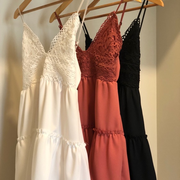 LOOKS BY LAUREN - Picture 4 of 5